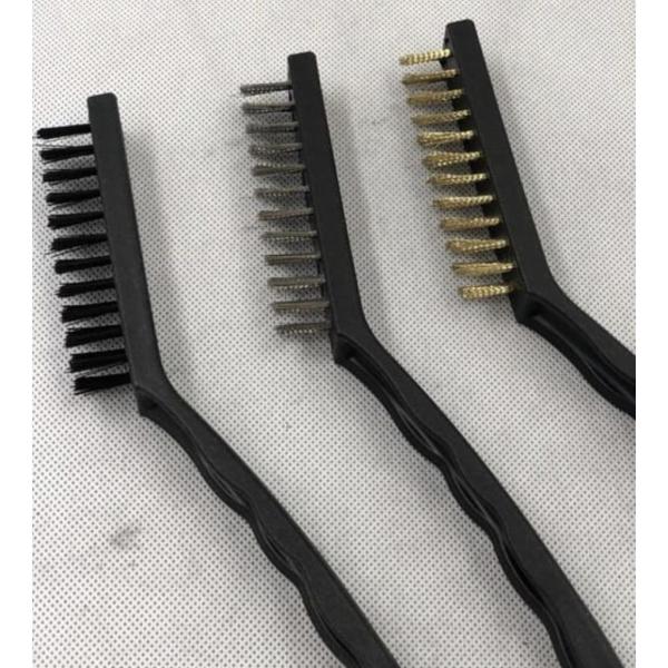 3‑Piece Curved Grip Wire Brush Set – Brass, Stainless Steel & Nylon for Rust, Paint & Deep Cleaning